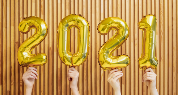 image of hands holding up balloons that spell out 2021.